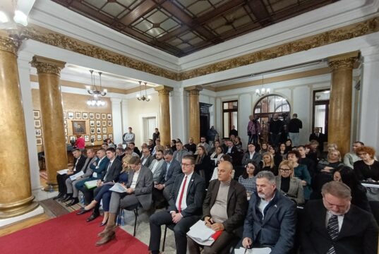 Planirani budžet za 2026. godinu – 21,1 milijarda. Pavlović: Besplatan prevoz i udžbenici ostaju, budžet po meri građana Javna rasprava o budžetu