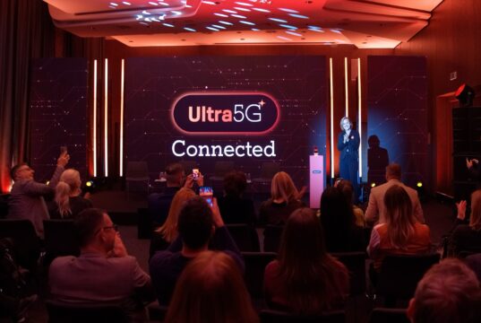 A1 Ultra 5G stigao u Niš – mobilni internet i do osam puta brži, veća pokrivenost svakog meseca Judit Albers, CEO A1 Srbija aktivira 5G mrezu u Srbiji