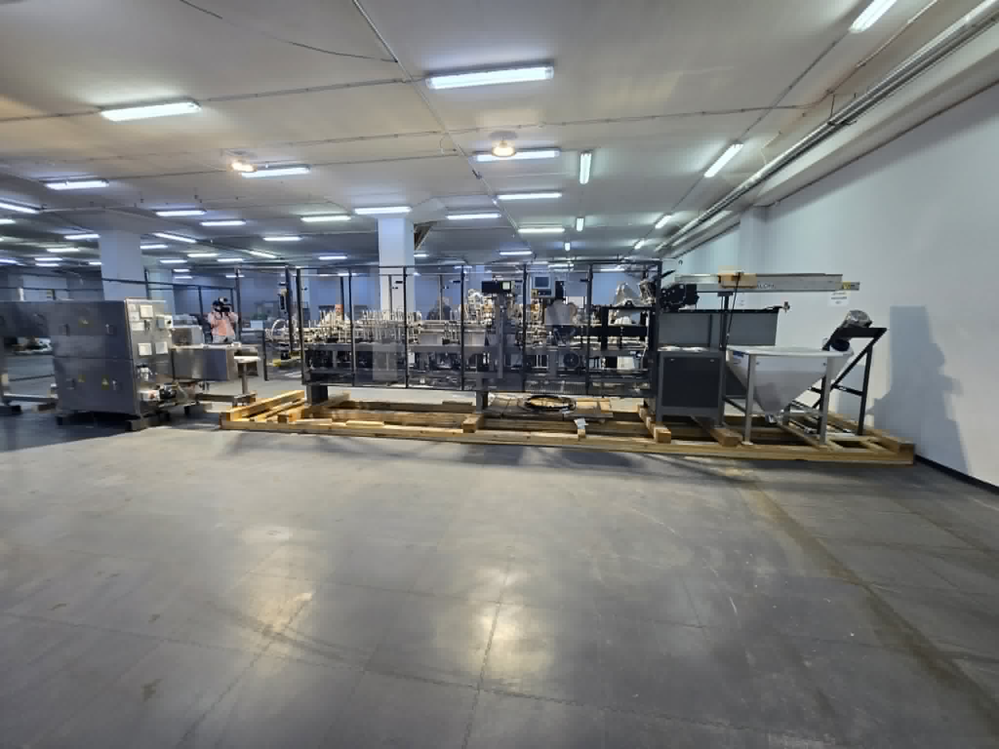 Kupovin mašine kompaniji Yumis