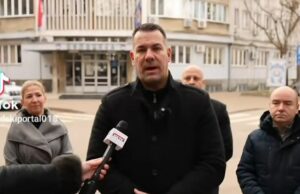 SNS optužuje dr Milića da je na njegovoj klinici doktor iz Nemačke operisao bez dozvole Marija Pajević, Miloš Gocić, Miloš Sekulić, Boris Đinđić Press SNS