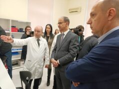 Vrh Vlade obišao zdravstvene ustanove u Nišu. Macut: Dom zdravlja impozantan, U Kliničkom centru uslovi izvanredni