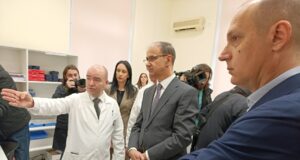 Vrh Vlade obišao zdravstvene ustanove u Nišu. Macut: Dom zdravlja impozantan, U Kliničkom centru uslovi izvanredni