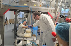 Vučić obišao fabrike u Nišu i okolini: Nastavićemo sa subvencijama, prehrambena industrija slabo razvijena Poseta proizvodnji Yumisa