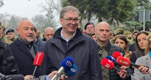 Prikaz vojnog naoružanja u kasarni Mija Stanimirović. Vučić: Veoma moćno oružje štiti građane Niša Alsandar Vučić