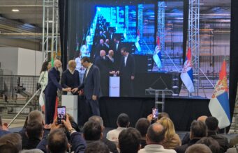 Otvorena fabrika Aristona u Nišu. Vučić: Ovo su investicije za budućnost i za našu decu Otvorena fabrika Aristona u Nišu