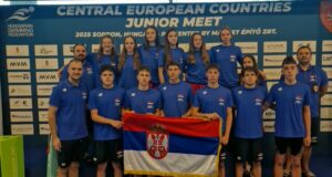 Dvoje mladih plivača i trener Marko Božinović uspešno predstavljali Niš i Srbiju na Centralnoevropskom prvenstvu Plivački klub Sveti Nikola iz Niša