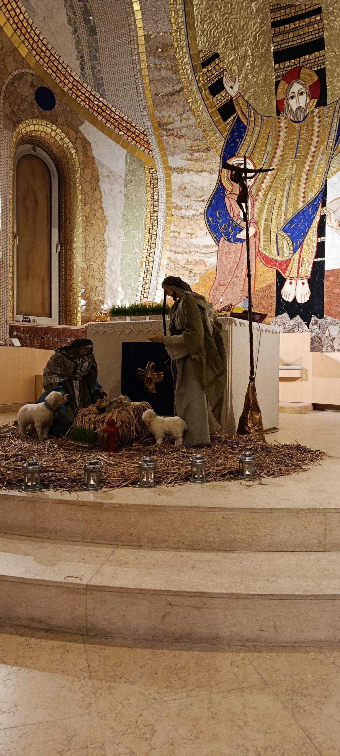 Ponoćna misa u katoličkoj crkvi Uzvišenja Svetog križa u Nišu Ponoćna misa u katoličkoj crkvi Uzvišenja Svetog križa u Nišu