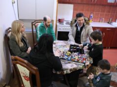 Novac predviđen za Filmske susrete podeljen deci iz socijalno ugroženih porodica Poseta porodici Ljubomirović