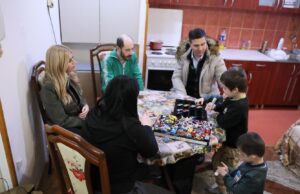 Novac predviđen za Filmske susrete podeljen deci iz socijalno ugroženih porodica Poseta porodici Ljubomirović