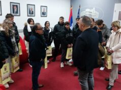 Srednjoškolci sa Kipra gosti Skupštine grada Niša Srednjoškolci sa Kipra gosti Skupštine grada Niša