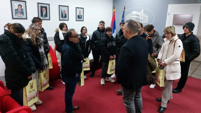 Srednjoškolci sa Kipra gosti Skupštine grada Niša