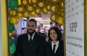 Stranka pravde i pomirenja Usamea Zukorlića otvorila prostorije u Nišu Usame Zukorlić i Milena Lazarević