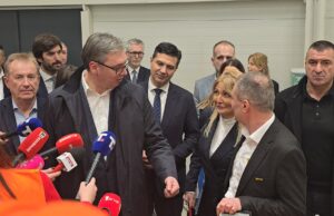 Vučić u Palfingeru: Nemamo dovoljno zavarivača, bravara, stolara… Dualno obrazovanje ključ budućih kadrova Vučić u Palfingeru