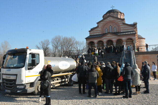 Bogojavljanska vodica u crkvi Svetog Vasilija Ostroškog