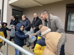 GO Niška Banja darivala osnovce povodom školske slave Svetog Save Darivanje osnovaca