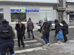 Komunalna milicija danas opominjala vlasnike lokala da očiste sneg i led u Dušanovoj Dušanova ulica