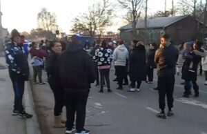Stanovnici naselja Crvena Zvezda za ponedeljak najavili blokadu naselja zbog problema sa strujom Protest stanovnika naselja Crvena zvezda