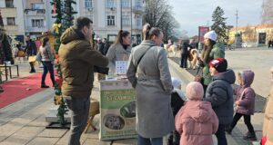 ZOO Planet prikuplja donacije kroz druženje sa konjićima i suvenire na Trgu kralja Milana