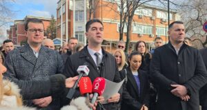 SNS: Nadstrešnica na zgradi GO Medijana nebezbedna i građena bez dozvole, Đurić kaže – sve je rađeno po zakonu Miloš Đorđević