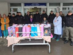 Niški žandarmi podelili 112 paketića mališanima koji se leče u UKC Niš Niški žandarmi podelili 112 paketića mališanima koji se leče u UKC Niš