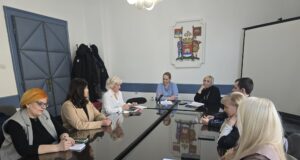 Panel diskusija u Nišu o etici, kreiranju istine i izazovima multimedijalnog novinarstva