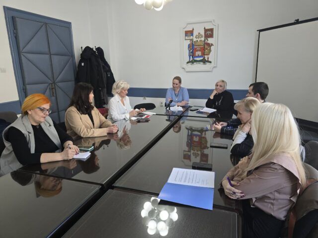 Panel diskusija u Nišu o etici, kreiranju istine i izazovima multimedijalnog novinarstva