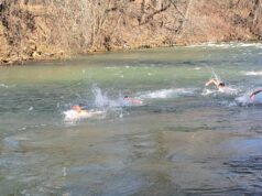 Prvi do Časnog bogojavljenskog krsta na reci Nišavi stigao je Žarko Martinović Plivanje za Časni krst na Nišavi