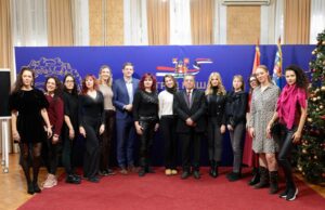 Operske dive uoči velikog koncerta na prijemu u Gradskoj kući Prijem za operske dive u Gradskoj kući