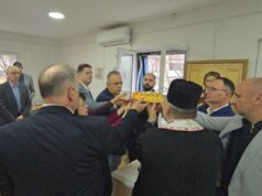 Obeležena slava Centra za socijalni rad „Sveti Sava” Rezanje slavskog kolača Centar za socijalni rad Sveti Sava