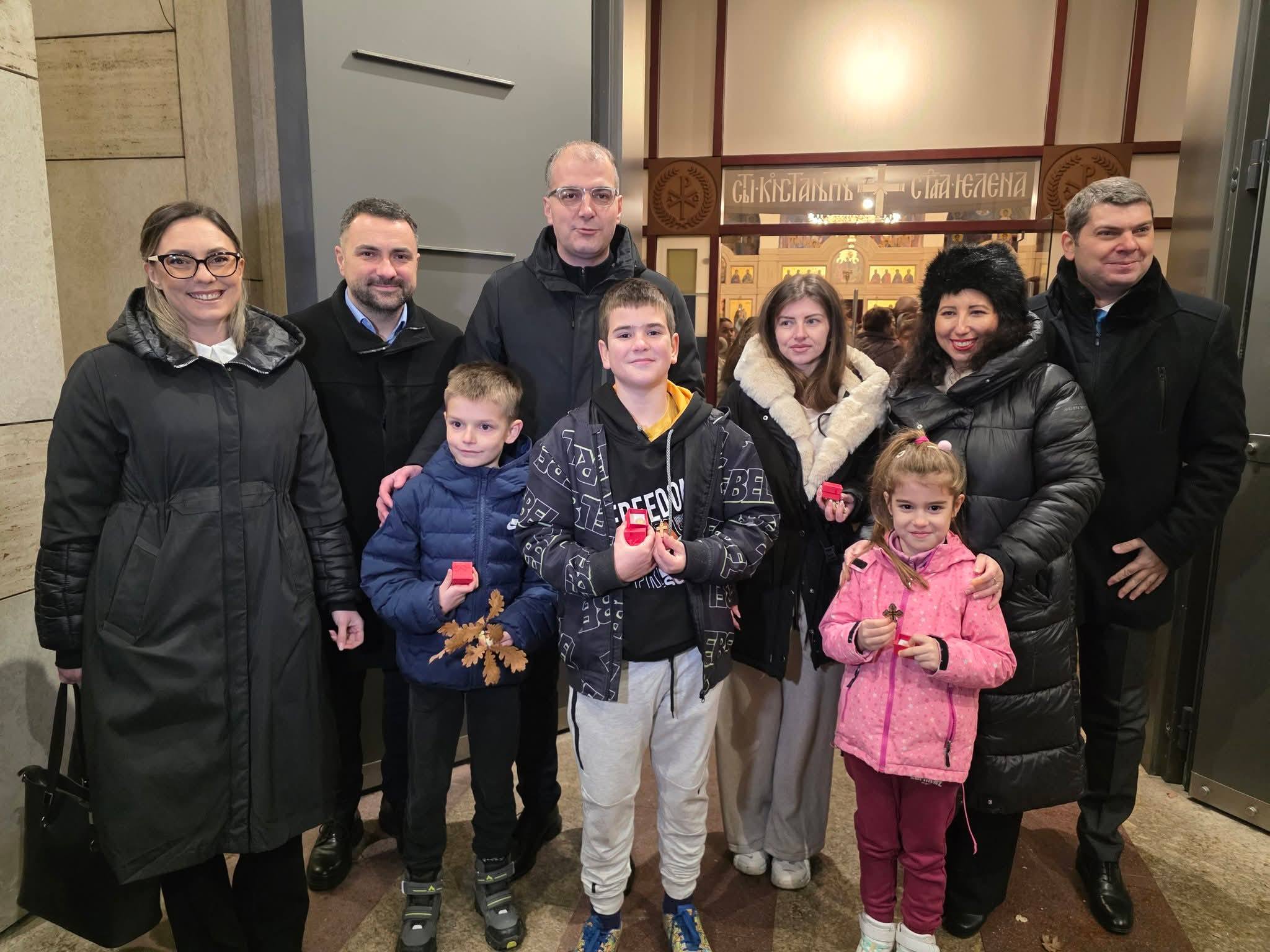 Rukovodstvo GO Medijana sa dobitnicima zlatnika