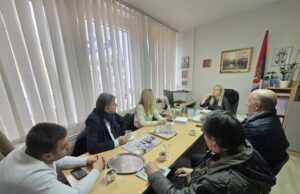 GO Palilula započela novu tradiciju: Uručena slika OŠ „Branko Miljković”, prvacima vaučeri za školski pribor Uručena slika OŠ Branko Miljković