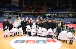 Deca iz Centra „Mara“ i Centra za porodični smeštaj i usvojenje gosti na Mocart Kupu Radivoj Korać Deca iz Centra Mara i Centra za porodični smeštaj i usvojenje