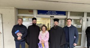 Dr Nikolić novcem od nagrade „11 januar” sa Eparhijom kupio aparat za Dečiju kliniku