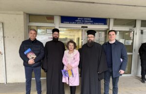 Dr Nikolić novcem od nagrade „11 januar” sa Eparhijom kupio aparat za Dečiju kliniku