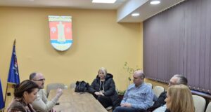 Građani Panteleja predali peticiju za uklanjanje 5G antene sa kuće u Vršačkoj ulici Građani Panteleja predali peticiju za uklanjanje 5G antene