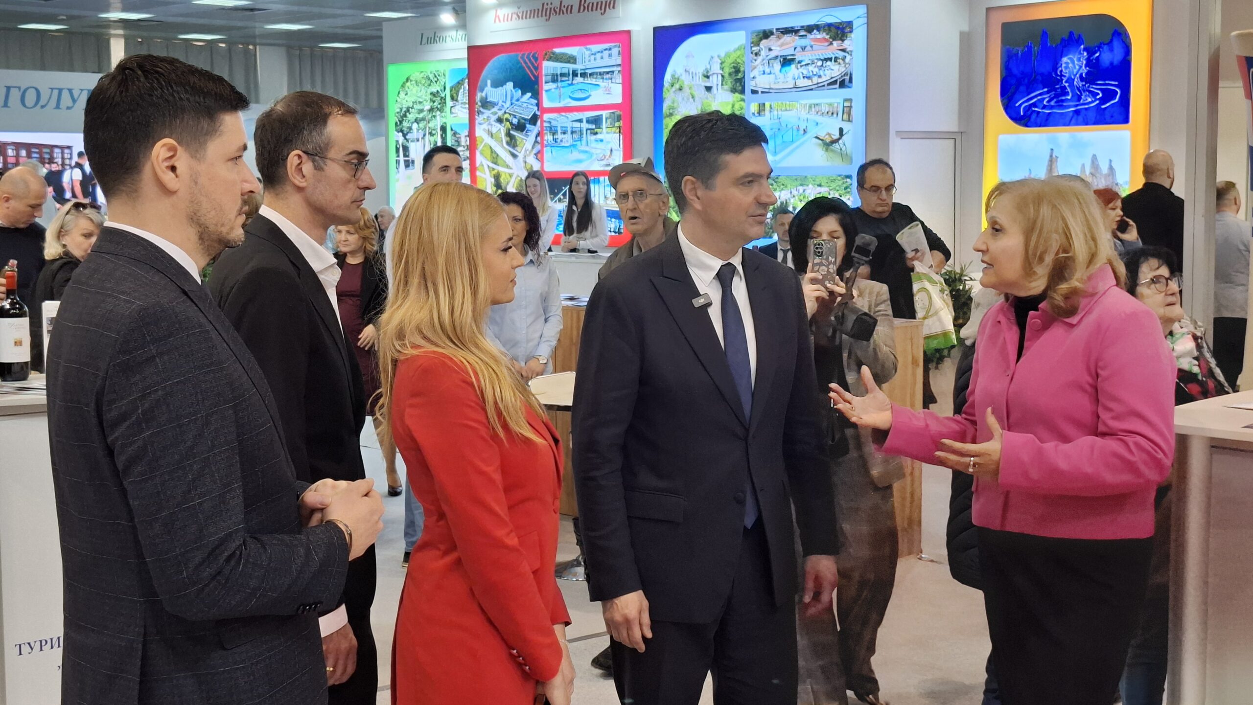 Gradonačelnik Pavlović i većnica Cvetković na štandu TON-a i Insttituta Niška Banja