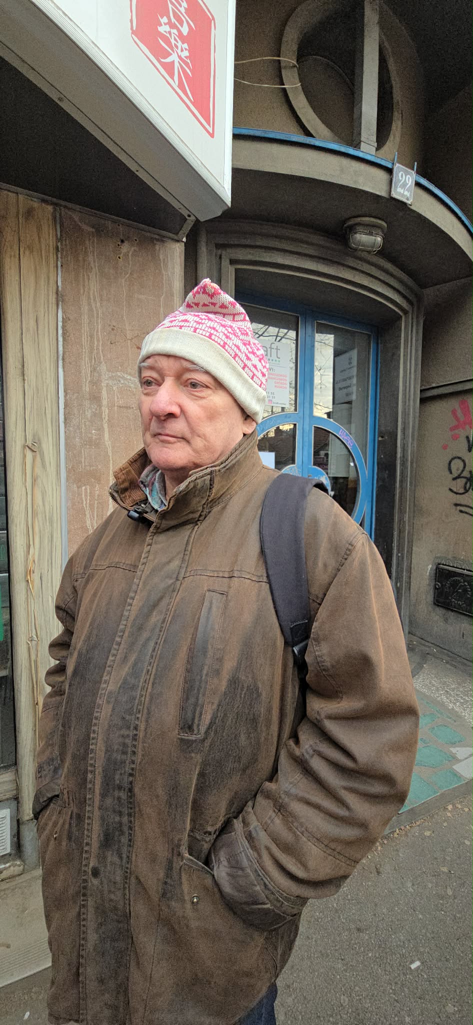 Nišlija predaje dokumentaciju za stan i kuću