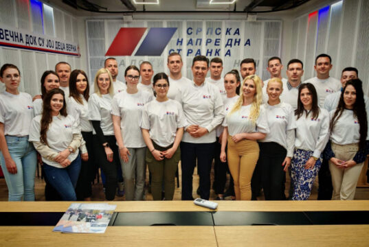 Doktore Miliću, je l Vas Baron zarazio „baronisanjem“, pa obmanjujete javnost? Omladina Srpske napredne stranke u Nišu