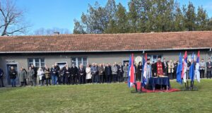 Obeležena godišnjica proboja logora na Crvenom krstu – prvog organizovanog bekstva iz nacističkog logora sveštenstvo Eparhije niške održala je parastos