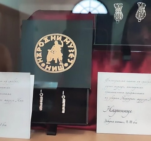 Poklon sa pričom za 8. mart