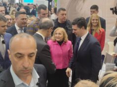 Premijer Macut posetio štand TON-a i Instituta „Niška Banja“ Premijer Đuro Macuta na štandu TON-a i Instituta Niška Banja