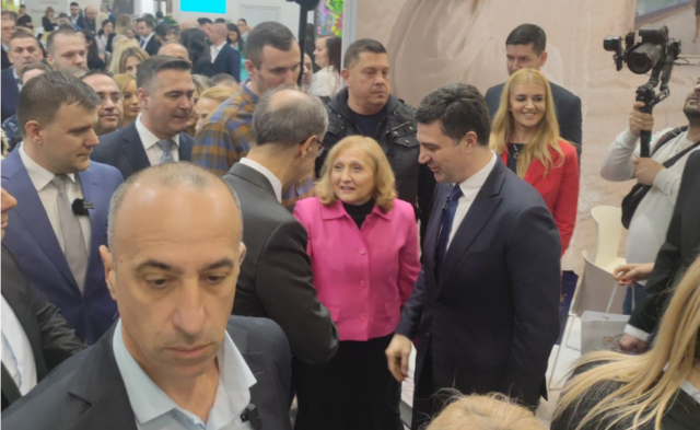 Premijer Đuro Macuta na štandu TON-a i Instituta Niška Banja