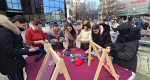 Zanati na ulici: Ispred „Kalče” humanitarni bazar i radionice tkanja Radionice tkanja