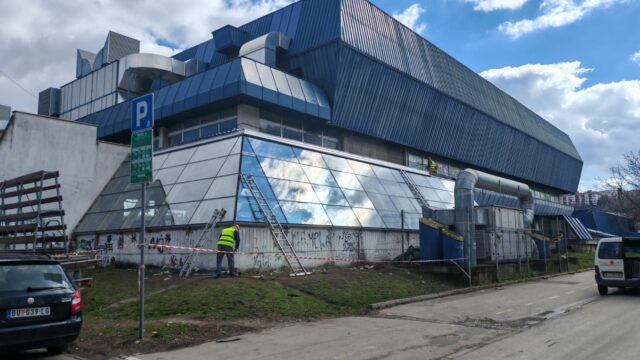 Renoviraju se portali na zatvorenim bazenima u Čairu