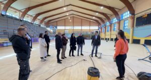 Unapređenje infrastrukture u OŠ „Dušan Radović“ – sportska sala dobija nov parket