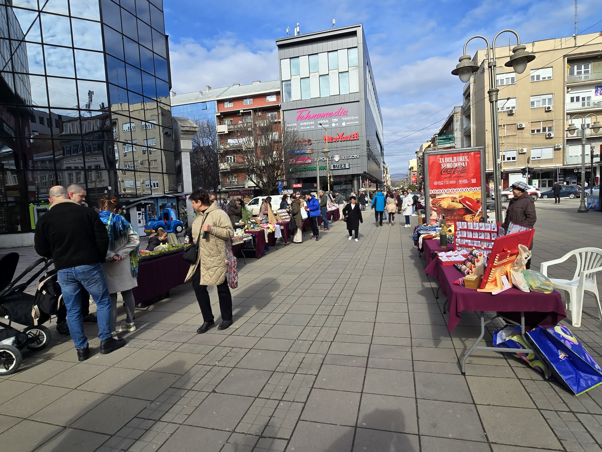 Zanati na ulici ispred TPC Kalče