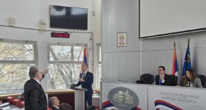 OPERI UŠI! Vika i dobacivanje sa mesta: Nevaspitanje ili način izazivanja haosa – način rada niških opozicionara Dragan Milić i Đorđe Stanković