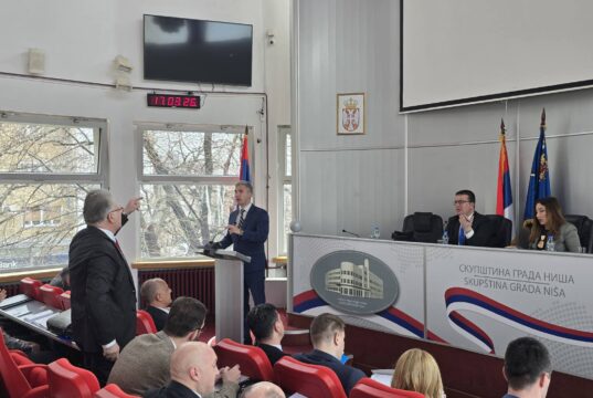 OPERI UŠI! Vika i dobacivanje sa mesta: Nevaspitanje ili način izazivanja haosa – način rada niških opozicionara Dragan Milić i Đorđe Stanković