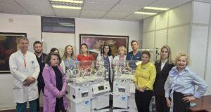 Klinika za pedijatriju UKC-a dobila na poklon dva inkubatora Klinika za pedijatriju UKC-a dobila na poklon dva inkubatora