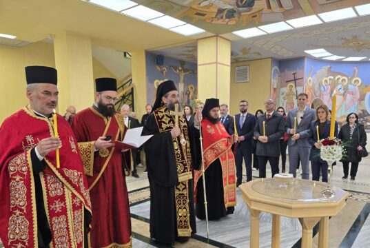 Položeni venci u spomen-kripti kosovskim junacima u Nišu. Poštu odala i ministarka Đurđević Stamenkovski Pomen spomen-kripti kosovskim junacima u Niš